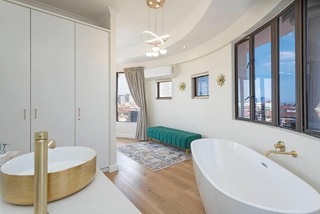30% Off Designer Penthouse - Backup Power - * Cape Town