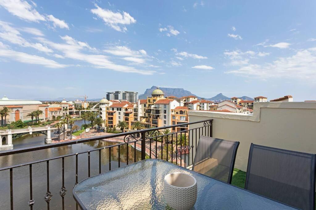 30% Off Designer Penthouse - Backup Power - Apartment Cape Town