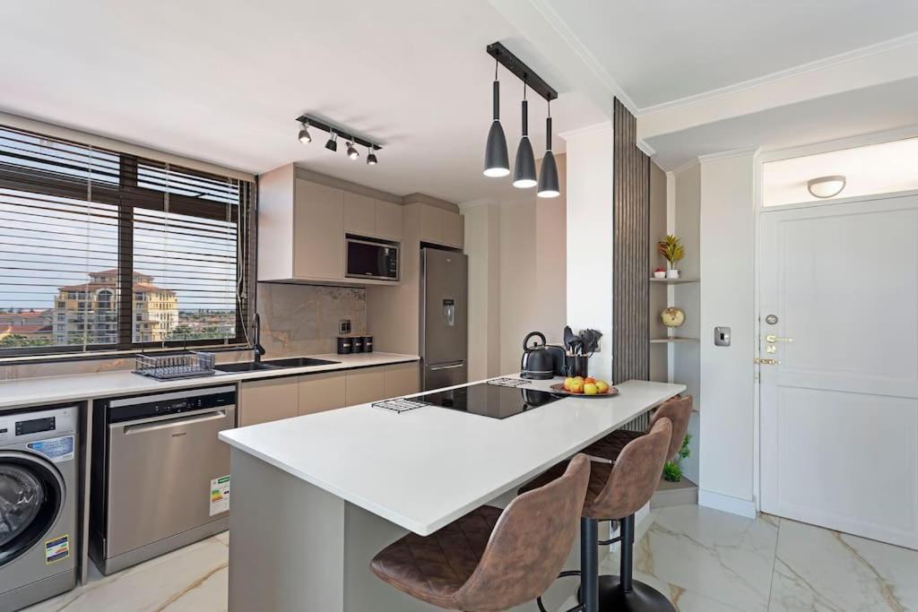 30% Off Designer Penthouse - Backup Power - Apartment *