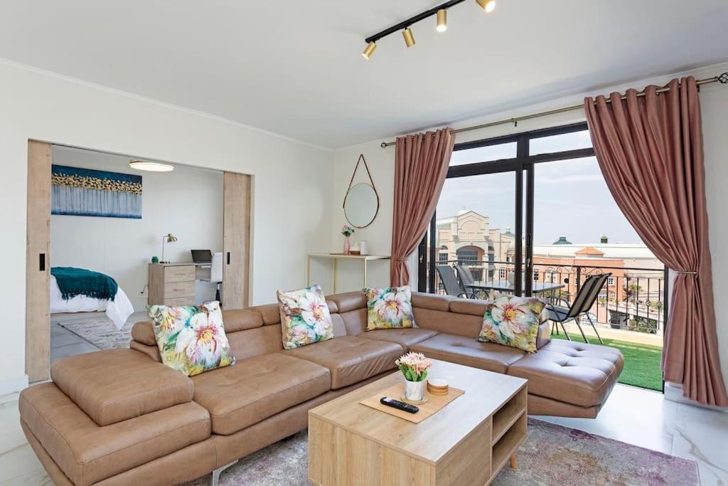 Apartment 30% Off Designer Penthouse - Backup Power - Cape Town