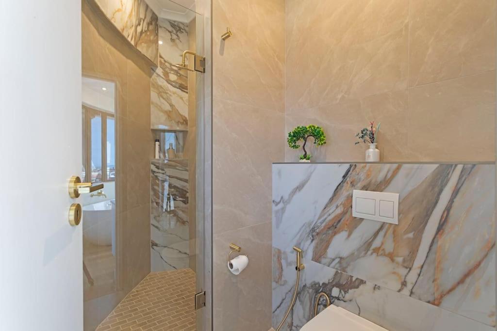 30% Off Designer Penthouse - Backup Power - Apartment
