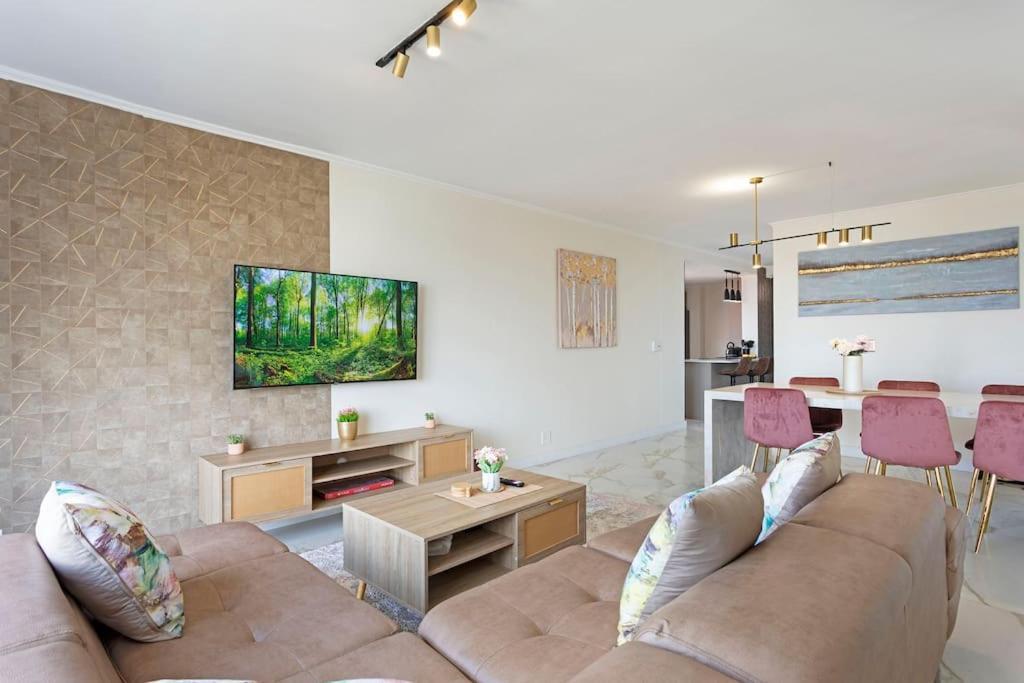 30% Off Designer Penthouse - Backup Power - Apartment