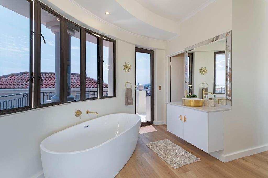 30% Off Designer Penthouse - Backup Power - Apartment