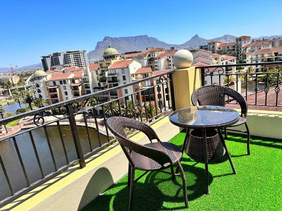Apartment 30% Off Designer Penthouse - Backup Power - *