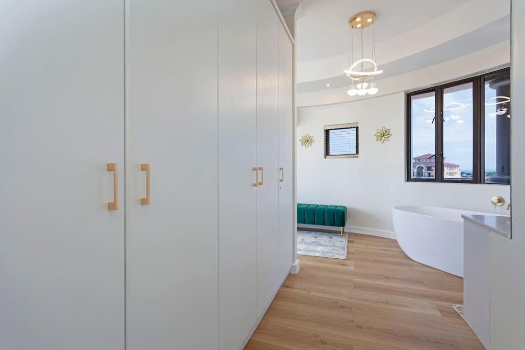 30% Off Designer Penthouse - Backup Power - *