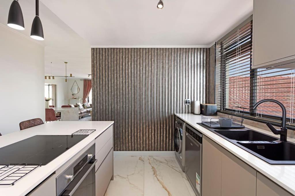 30% Off Designer Penthouse - Backup Power - Apartment *