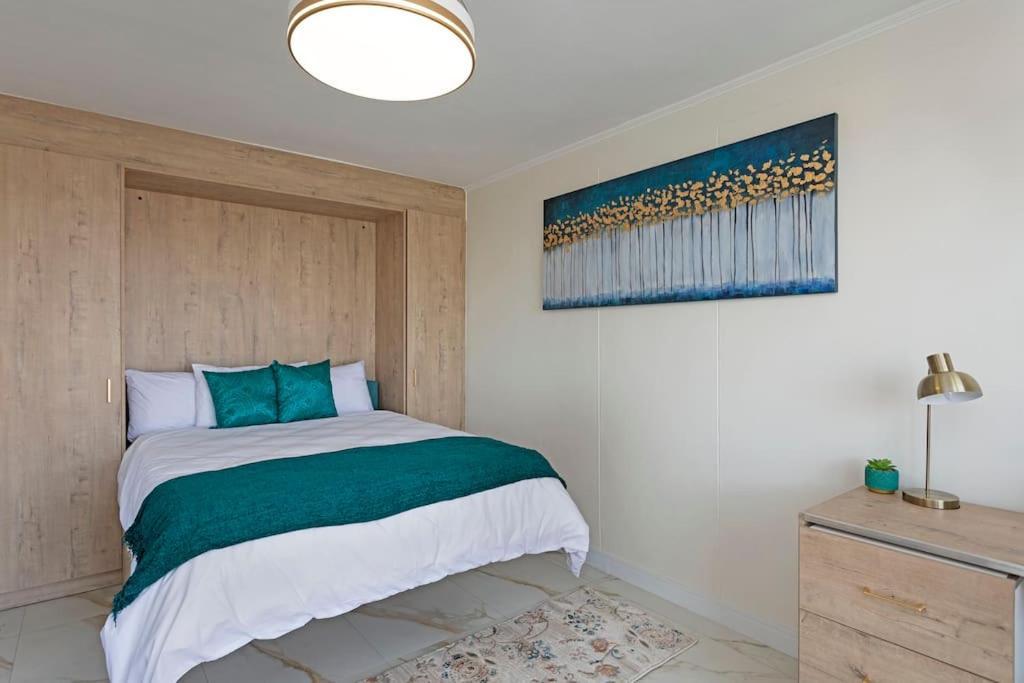 30% Off Designer Penthouse - Backup Power - * Cape Town